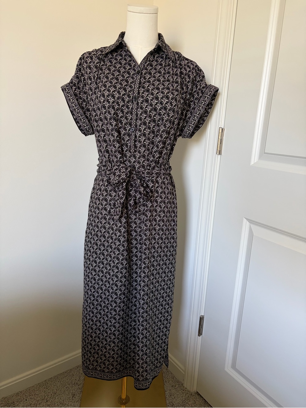 Max Studio Black and White Geometric Maxi Shirt Dress with Tie Waist